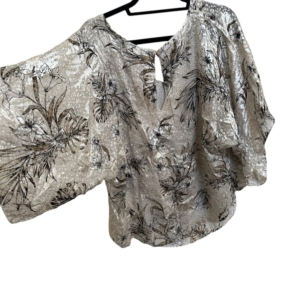 White House Black Market Floral Velvet Dolman Sleeve Blouse in Women’s Large - Picture 3 of 7